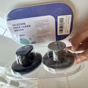 NIB Set of 2 Silicone Face Scrubber Clean Brush in Blue & Gray